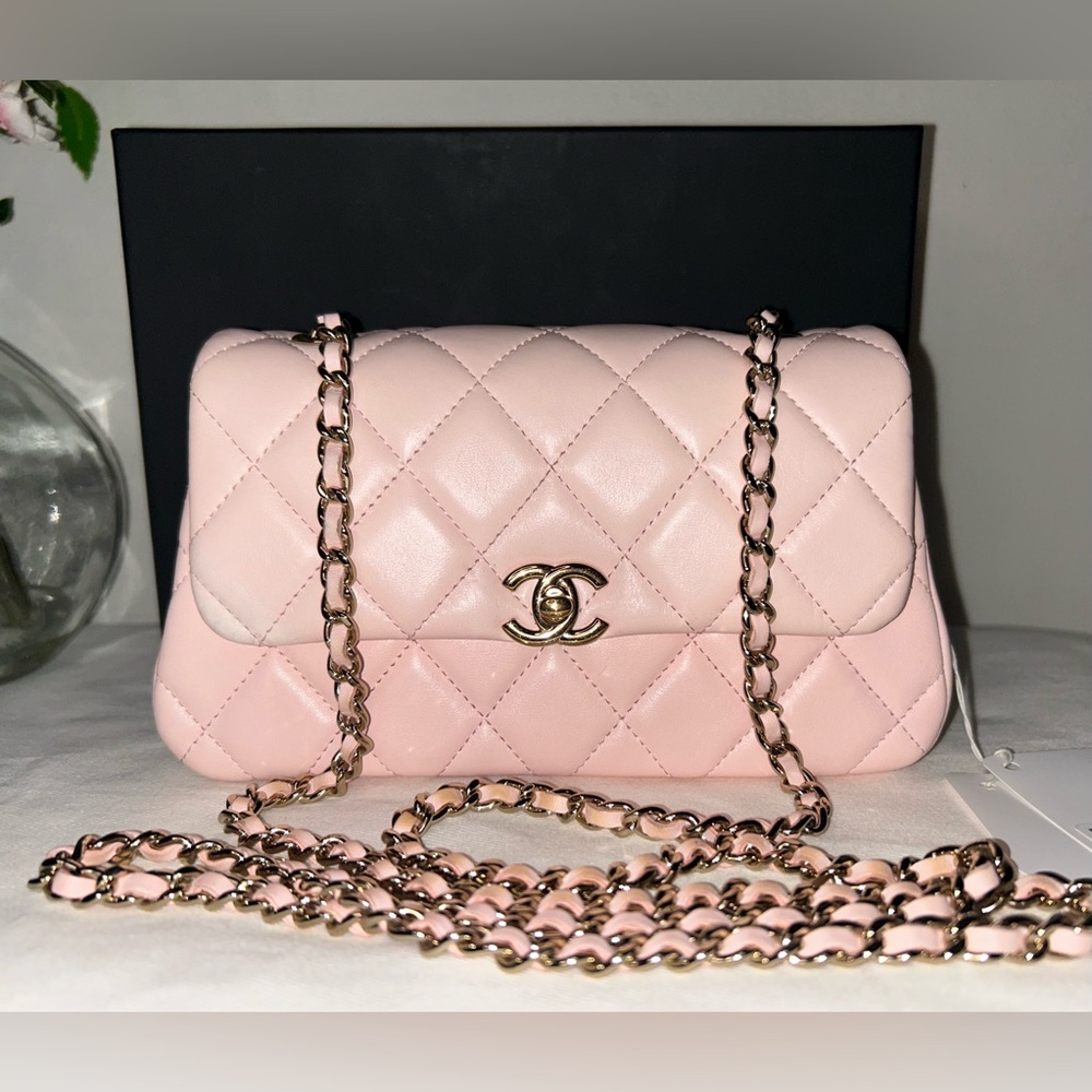 🌟SOLD🌟 CHANEL 25S Crossbody Flap Bag Lambskin Light Pink/Gold 2025 *RARE* - Picture 2 of 12